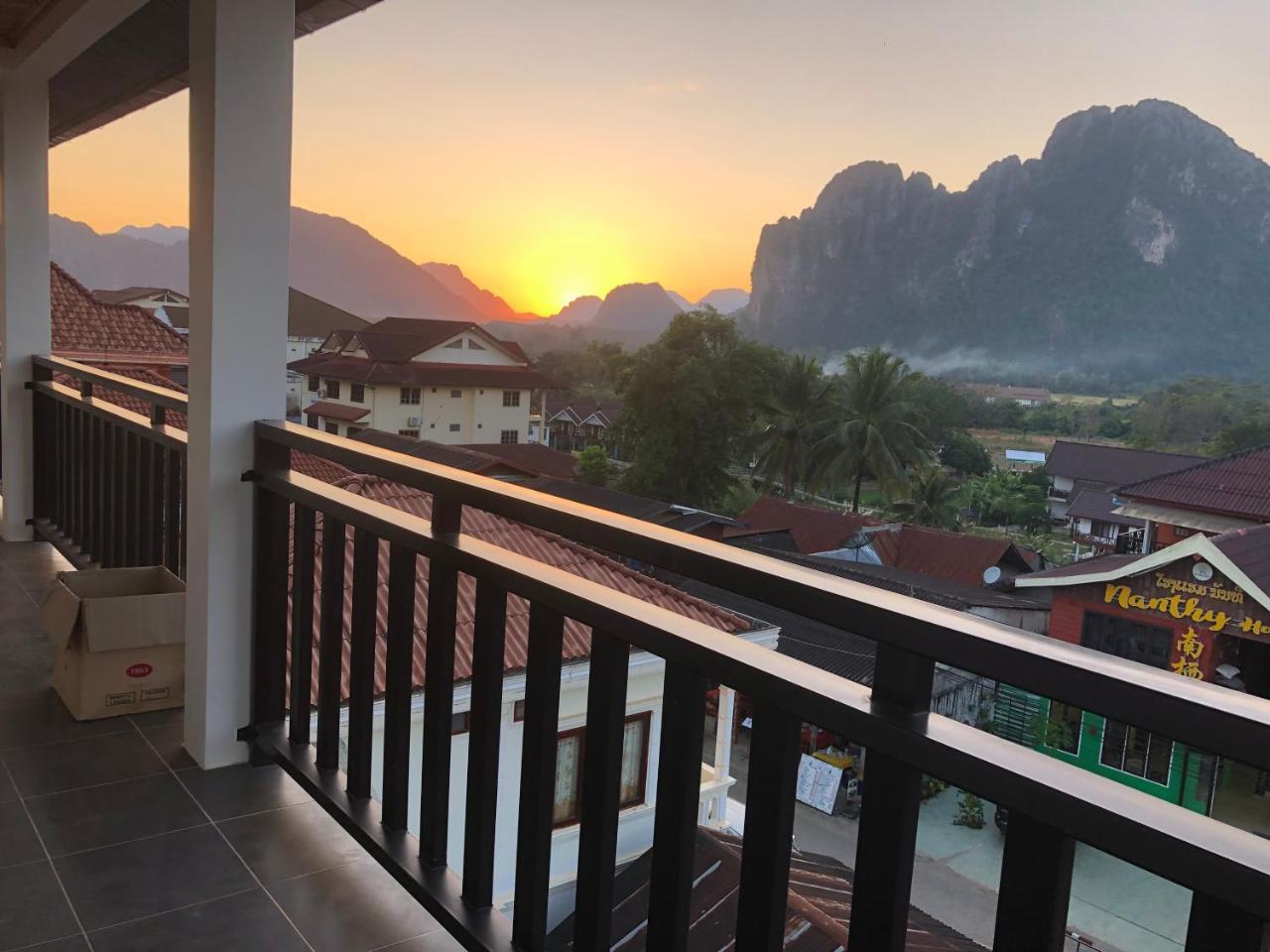Jasmine Vangvieng Hotel Vang Vieng Esterno foto